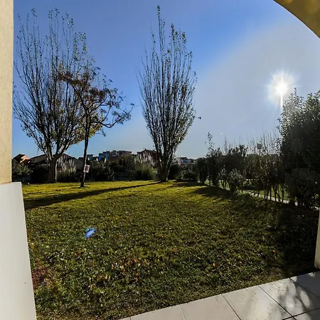 Comfortable With Dishwasher 2 Km Away From The Sea