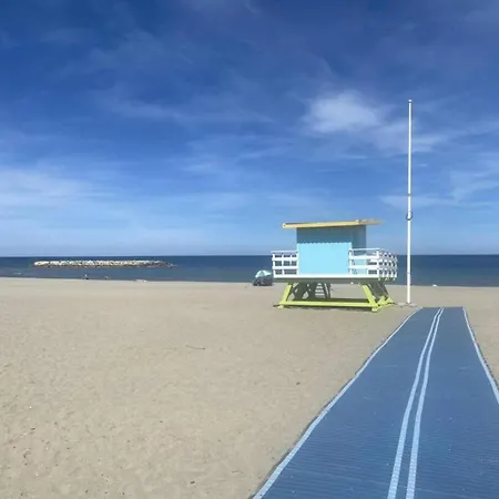 Comfortable With Dishwasher 2 Km Away From The Sea