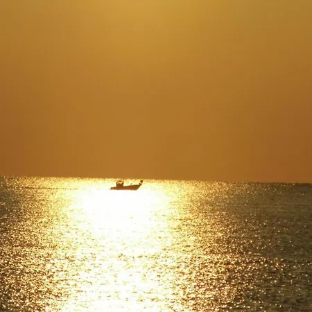 Comfortable With Dishwasher 2 Km Away From The Sea *
