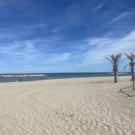 Comfortable With Dishwasher 2 Km Away From The Sea *